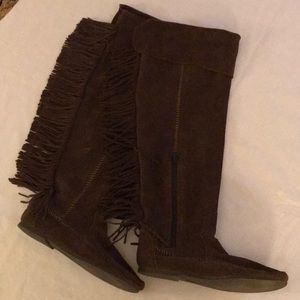 Beautiful Minnetonka knee high suede moccasins